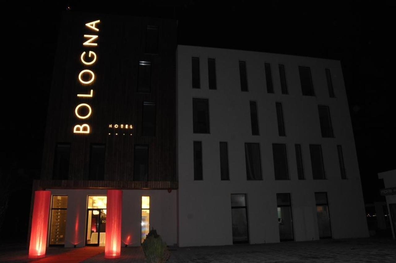 Hotel Bologna Vlorë Екстериор снимка