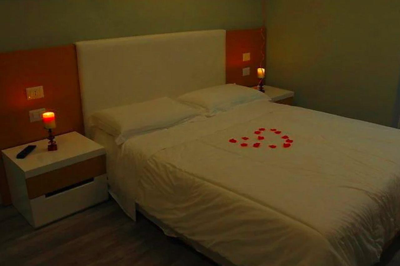 Hotel Bologna Vlorë Екстериор снимка