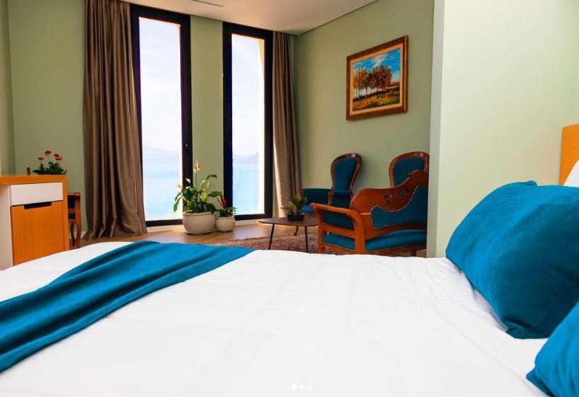 Hotel Bologna Vlorë Екстериор снимка