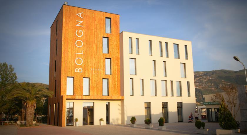 Hotel Bologna Vlorë Екстериор снимка