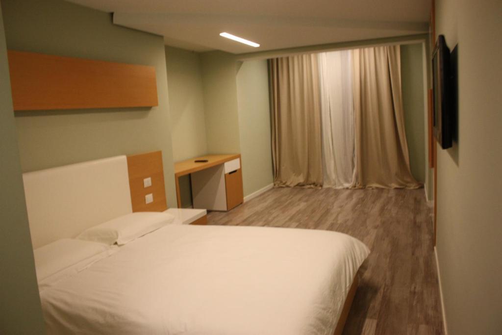 Hotel Bologna Vlorë Стая снимка