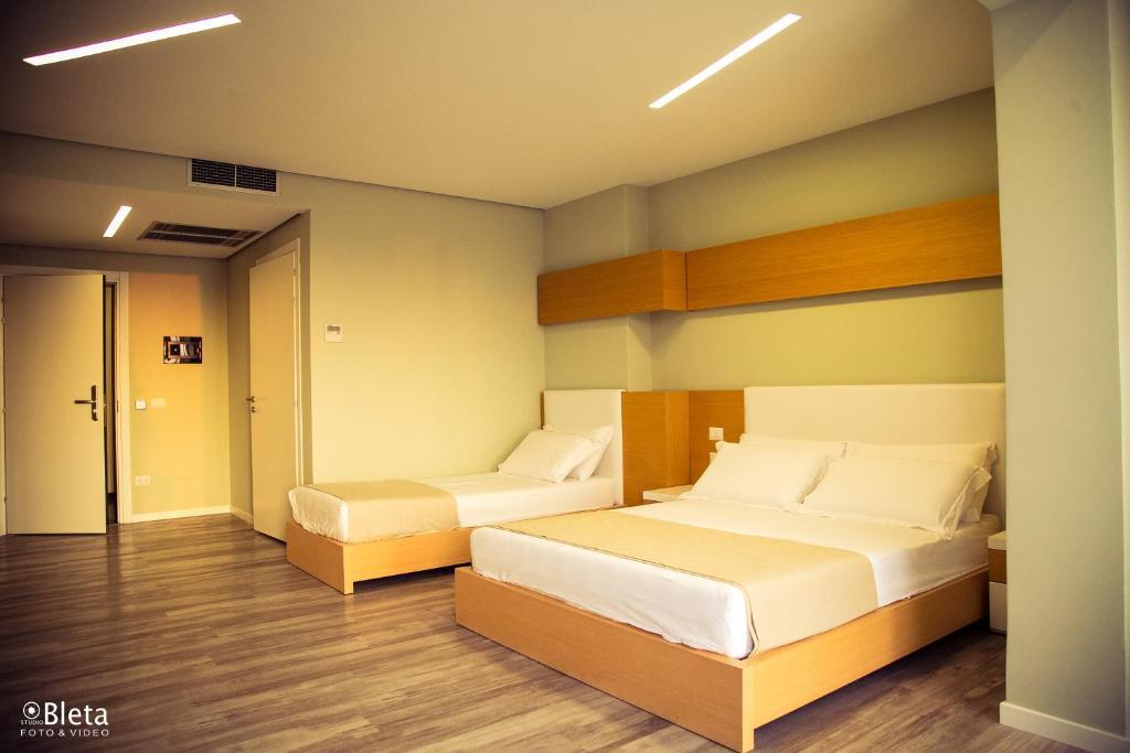 Hotel Bologna Vlorë Екстериор снимка