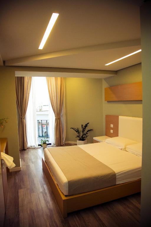 Hotel Bologna Vlorë Екстериор снимка