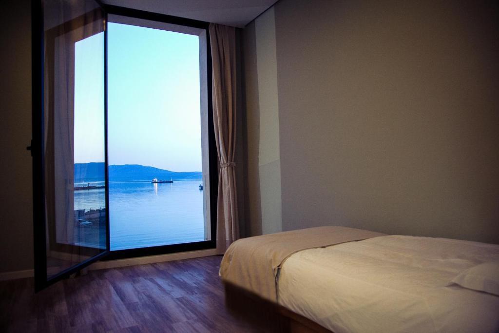 Hotel Bologna Vlorë Екстериор снимка