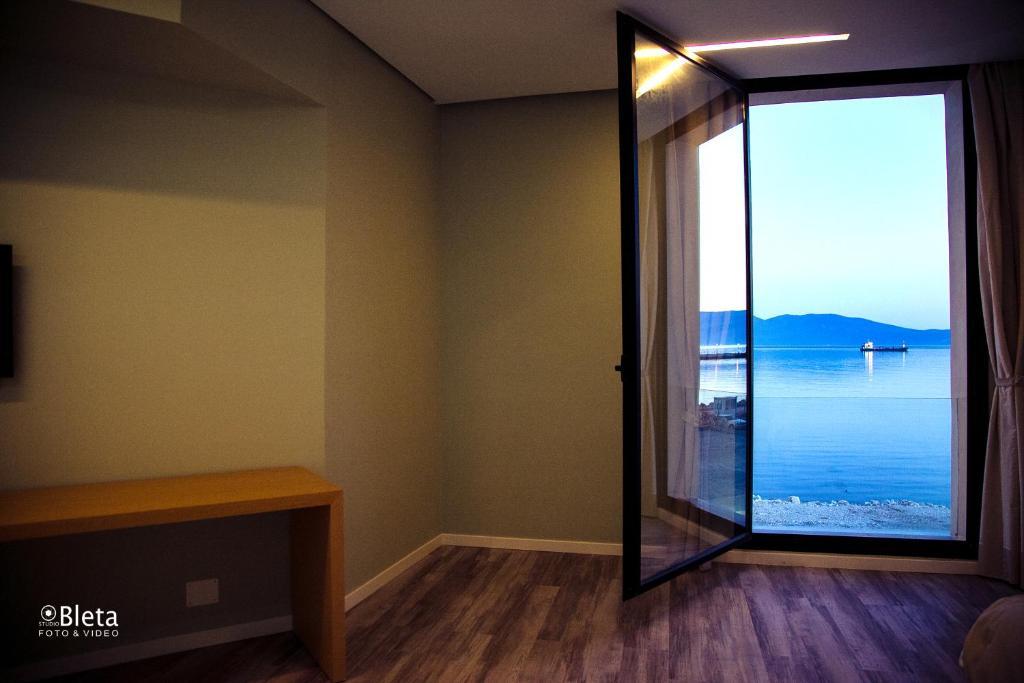 Hotel Bologna Vlorë Екстериор снимка