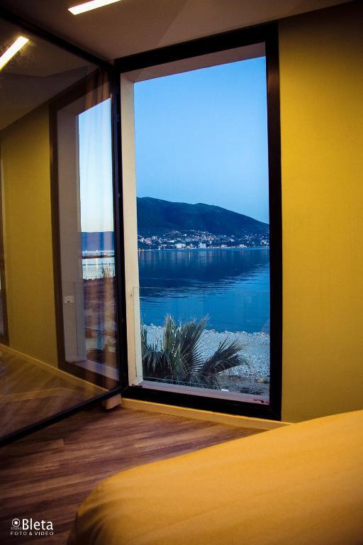 Hotel Bologna Vlorë Екстериор снимка