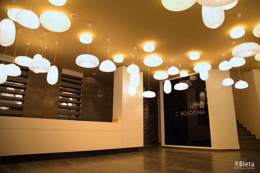 Hotel Bologna Vlorë Екстериор снимка