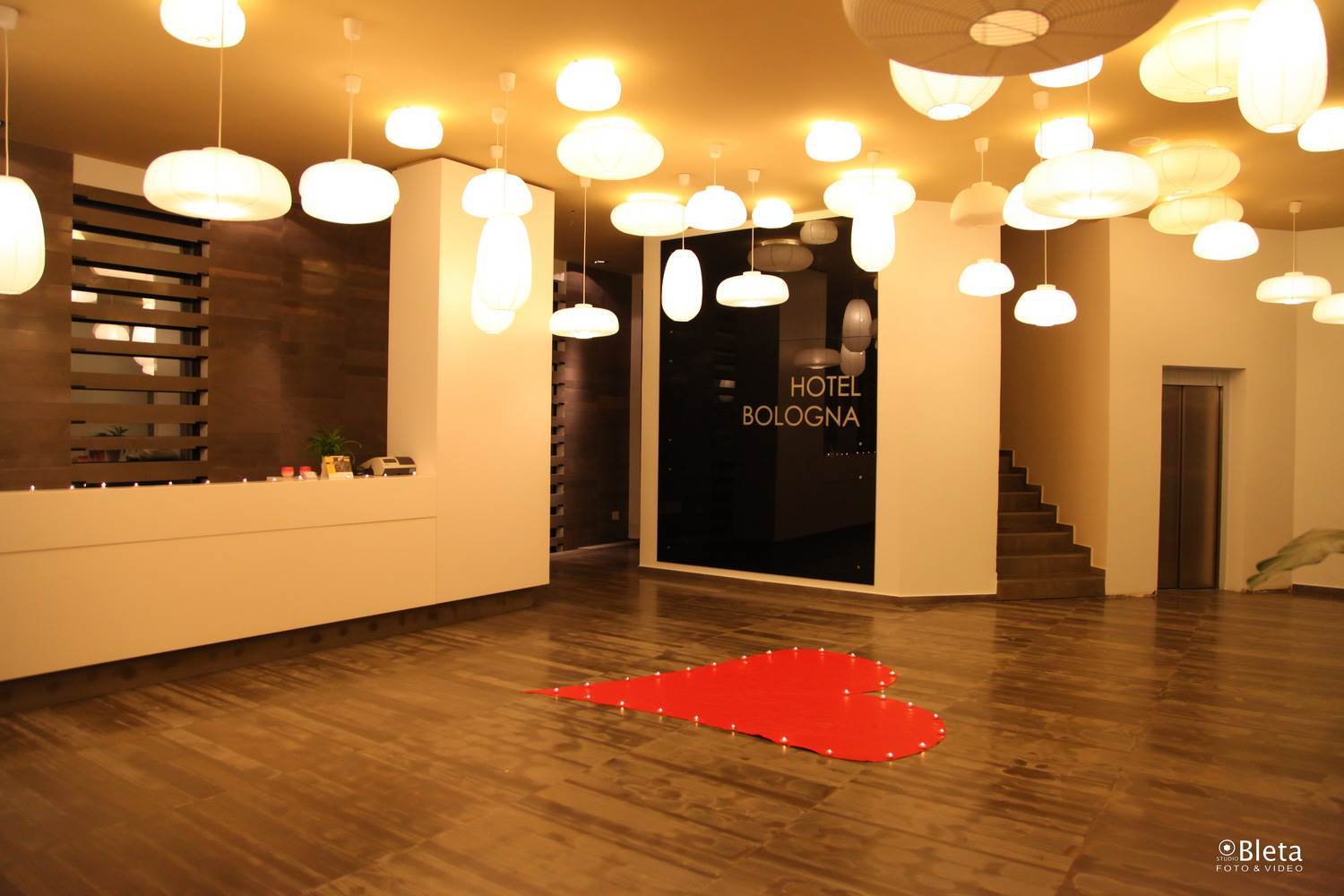 Hotel Bologna Vlorë Екстериор снимка