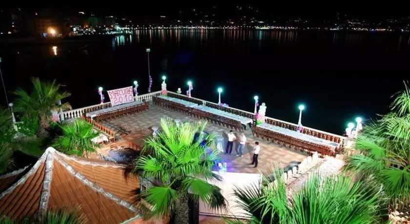 Hotel Bologna Vlorë Екстериор снимка